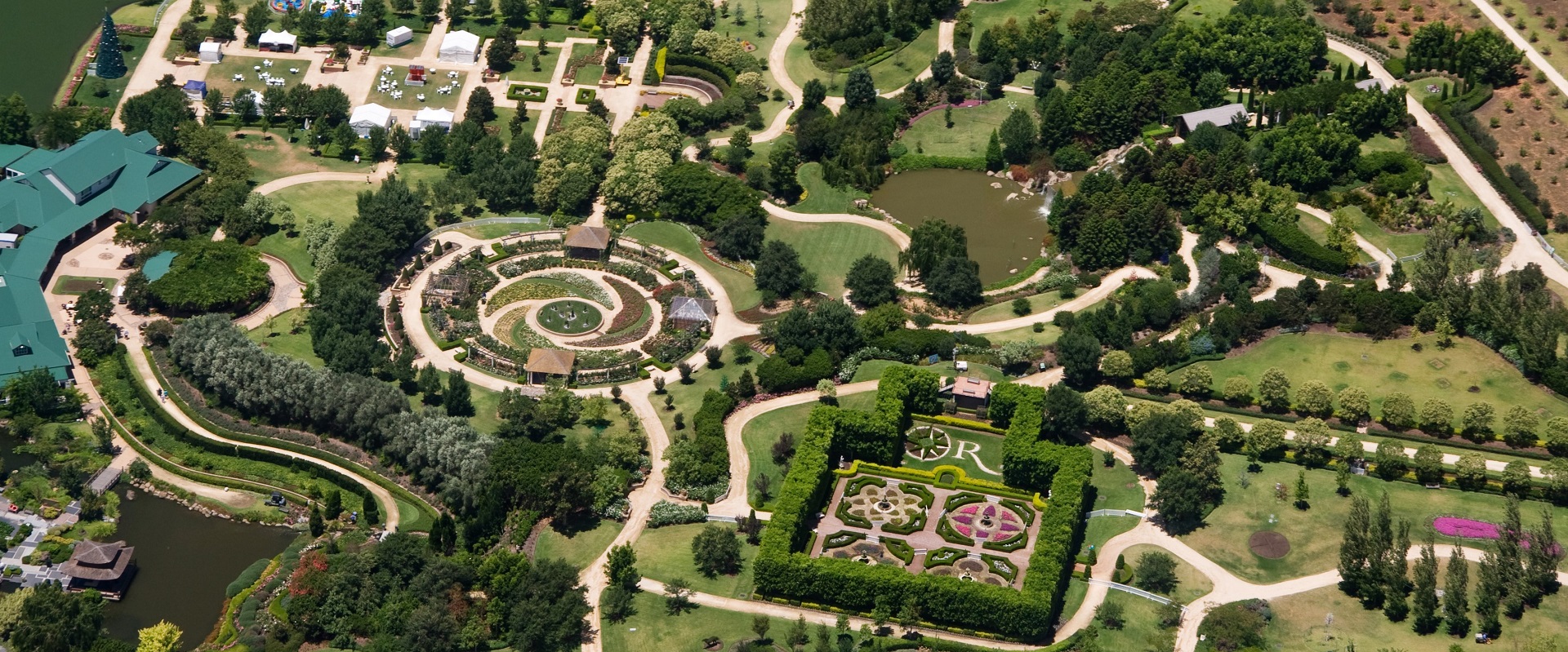 The Hunter Valley Gardens from above, Victoria. One of samotor's 6 great Aussie train destinations.