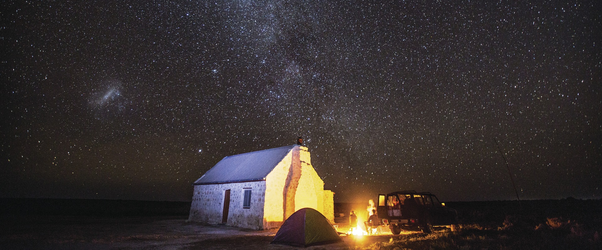 Camping in The Nullarbor, South Australia. One of samotor's 6 great Aussie train destinations.