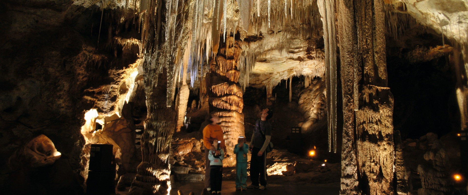 Tantanoola Caves.